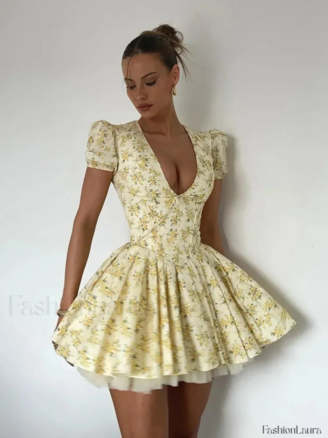 Pleated Puff Sleeve Urban Dress for Boutique Fashion Look