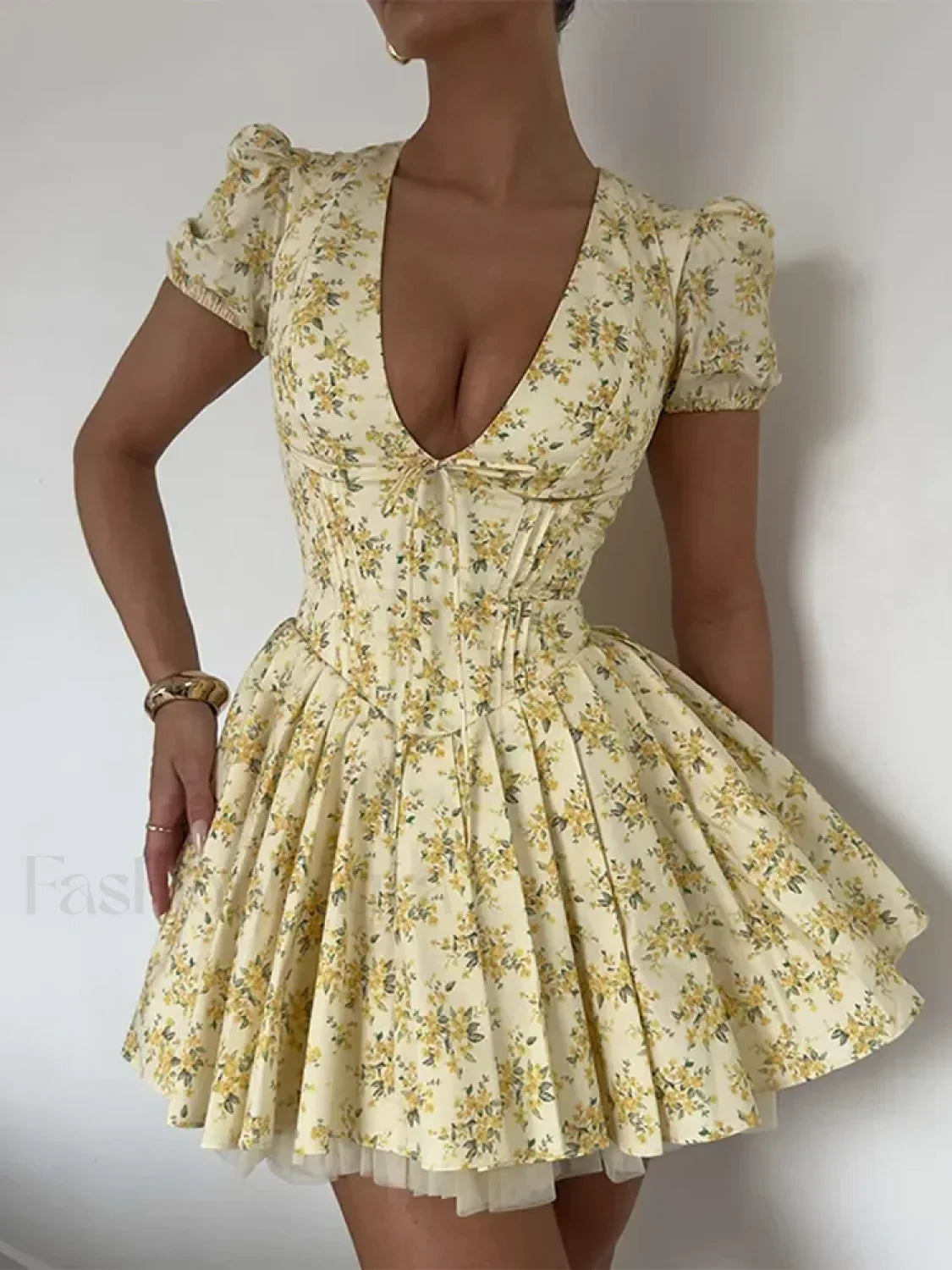 Pleated Puff Sleeve Urban Dress for Boutique Fashion Look