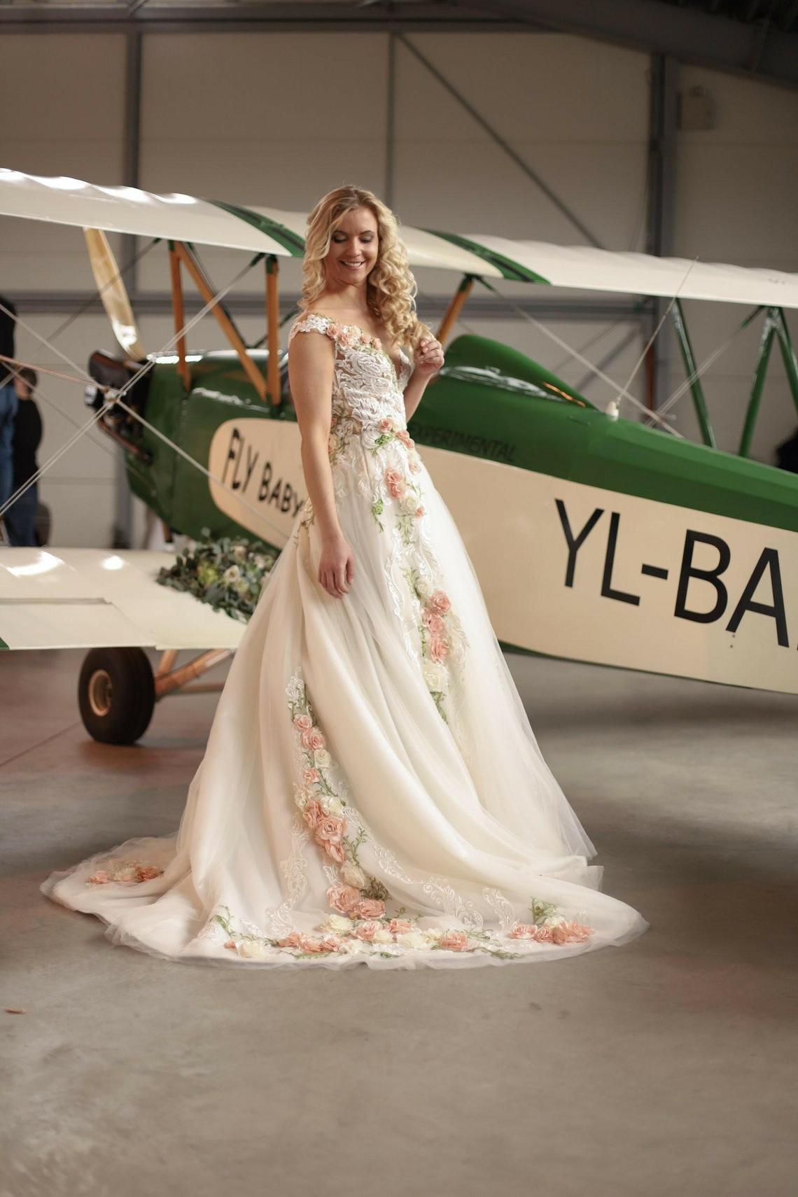 Princess Ball Gown V-Neck Tulle White Wedding Dresses Chic Prom Dress - View 2 | FashionDia