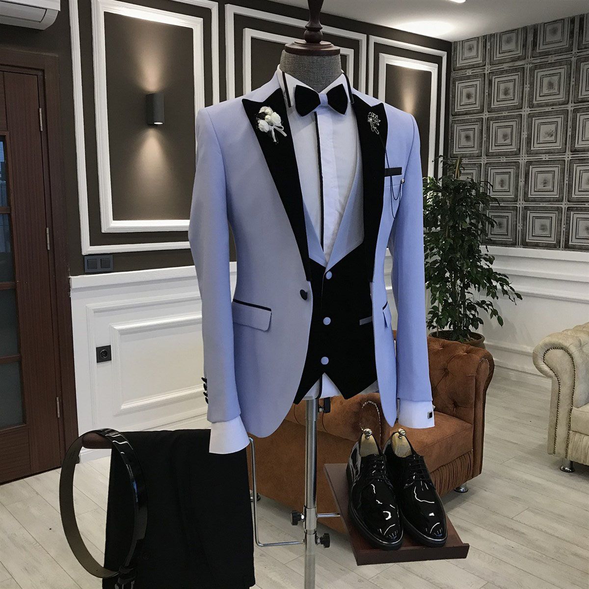 Purple 3-Pieces Black Peaked Lapel Slim-Fit Men's Prom Suits