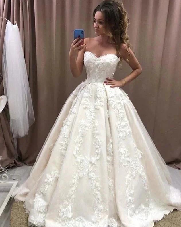 Romantic Long Ball Gowns Sweetheart Wedding Dress With 3D Floral Appliques Lace (ZD15114) - VelvetHem