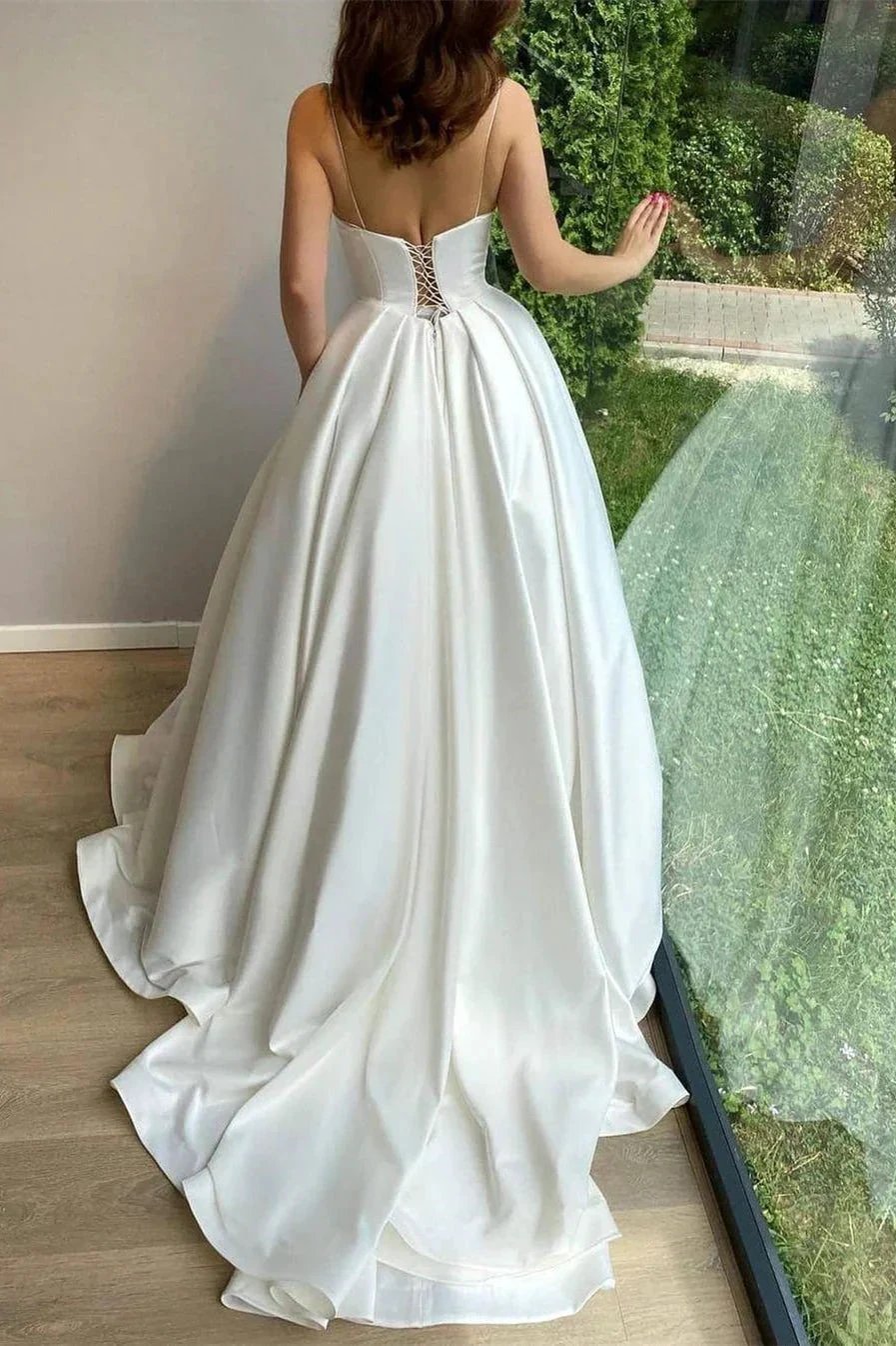 Romantic Spaghetti Straps White Lace Appliques Aline Wedding Dress Sleeveless Bridal Dress with Train (ZD14702)