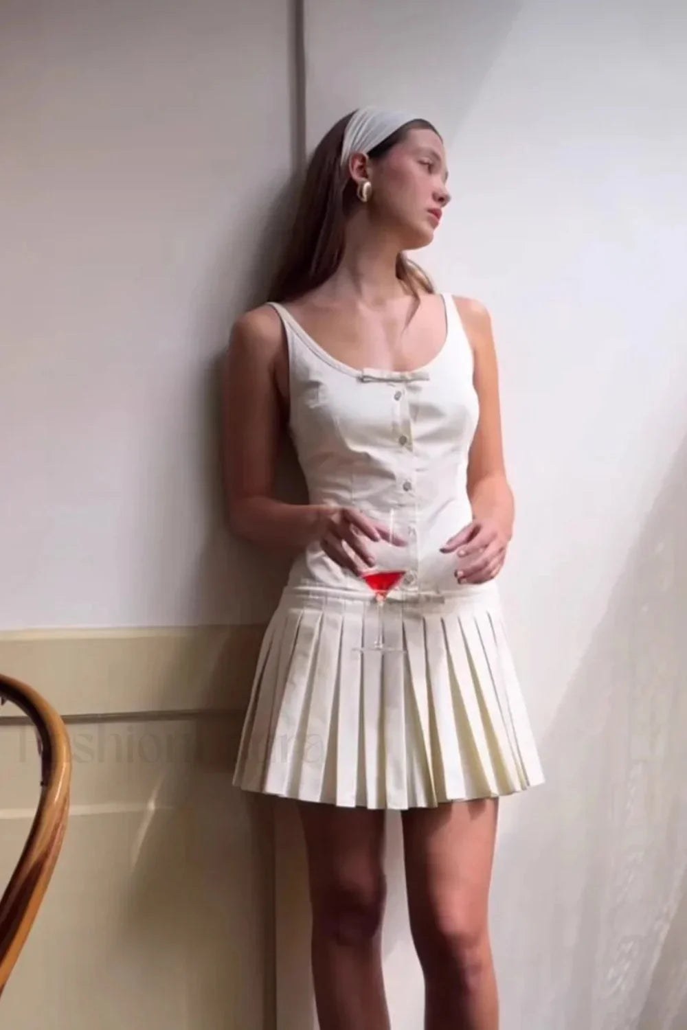 Sexy Pleated Waist Dress with Relaxed Fit and Modern Casual Wear