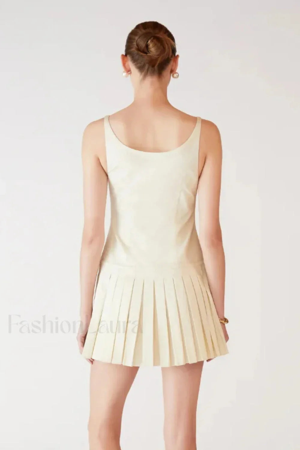 Sexy Pleated Waist Dress with Relaxed Fit and Modern Casual Wear
