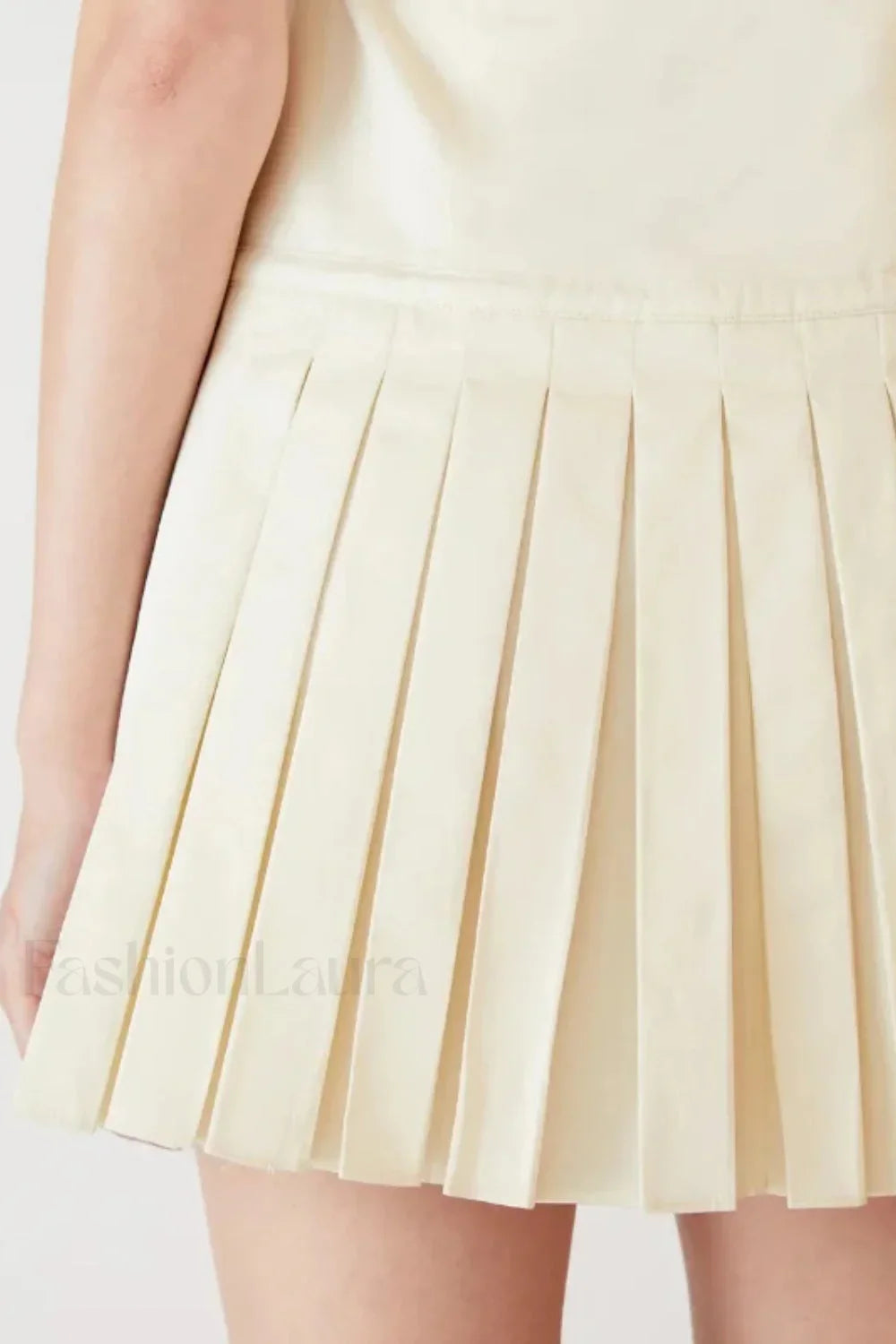 Sexy Pleated Waist Dress with Relaxed Fit and Modern Casual Wear