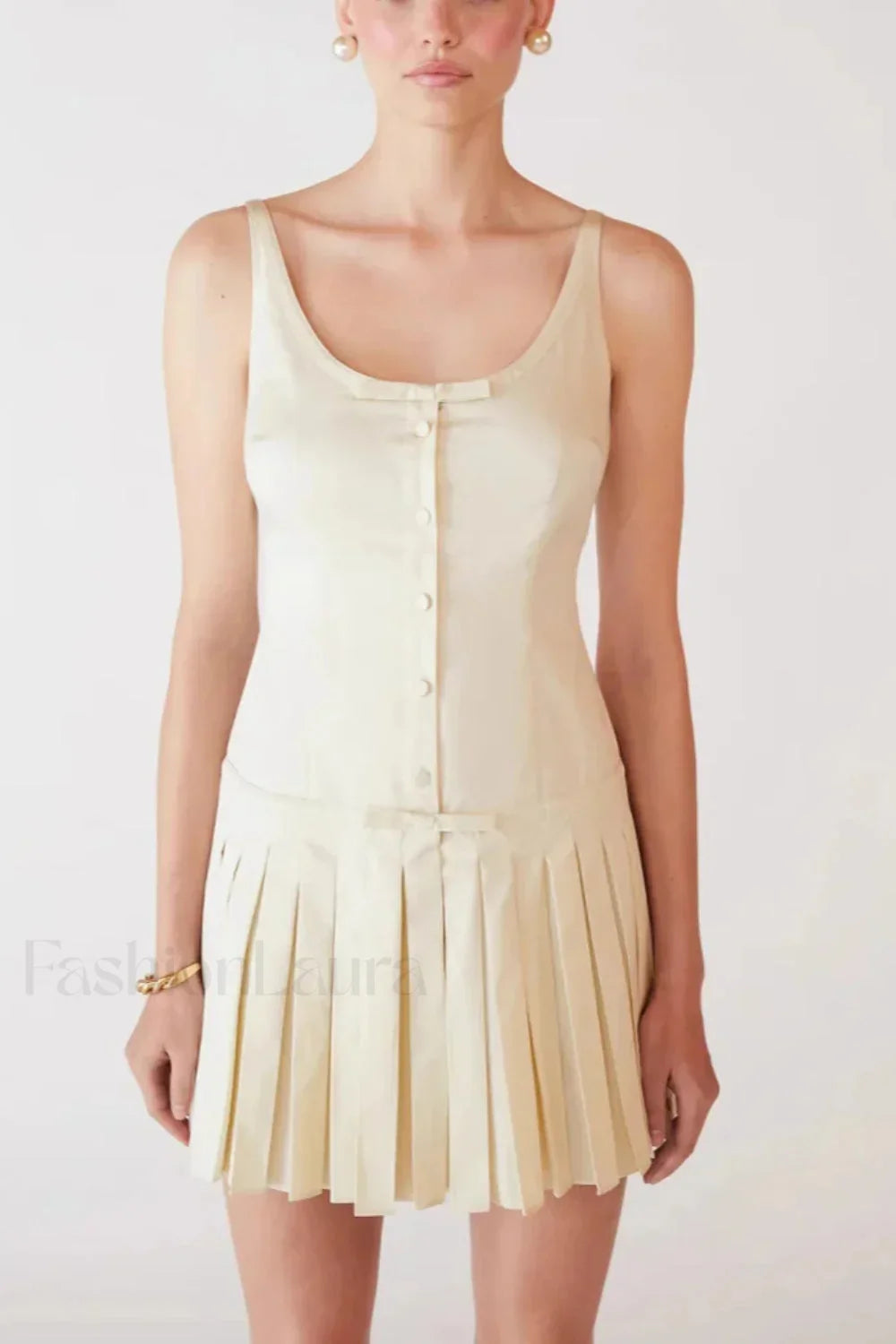 Sexy Pleated Waist Dress with Relaxed Fit and Modern Casual Wear