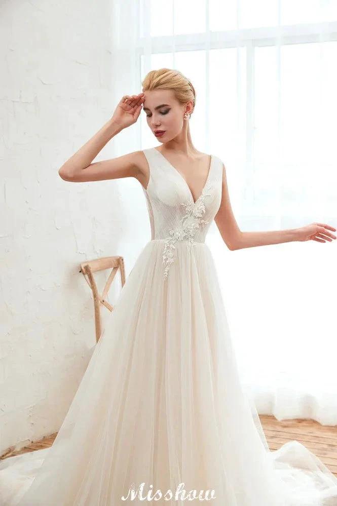 Sexy V-neck Princess Tulle Wedding Dress with Lace Appliques (ZD13979)
