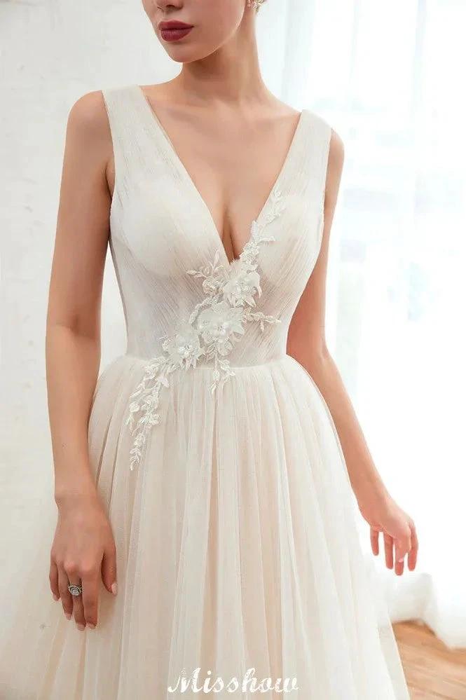 Sexy V-neck Princess Tulle Wedding Dress with Lace Appliques (ZD13979)