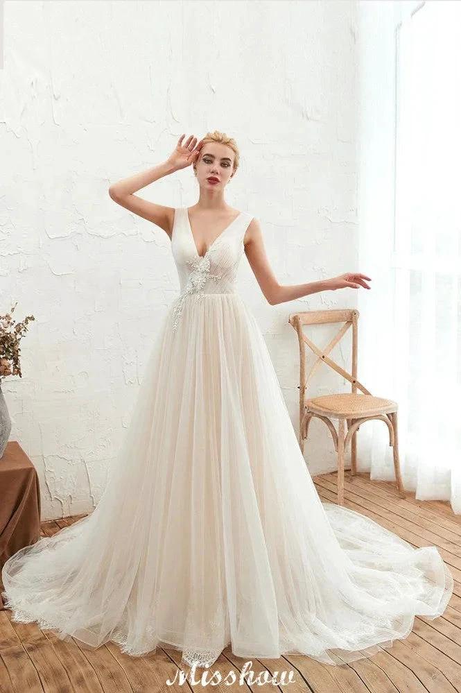 Sexy V-neck Princess Tulle Wedding Dress with Lace Appliques (ZD13979)