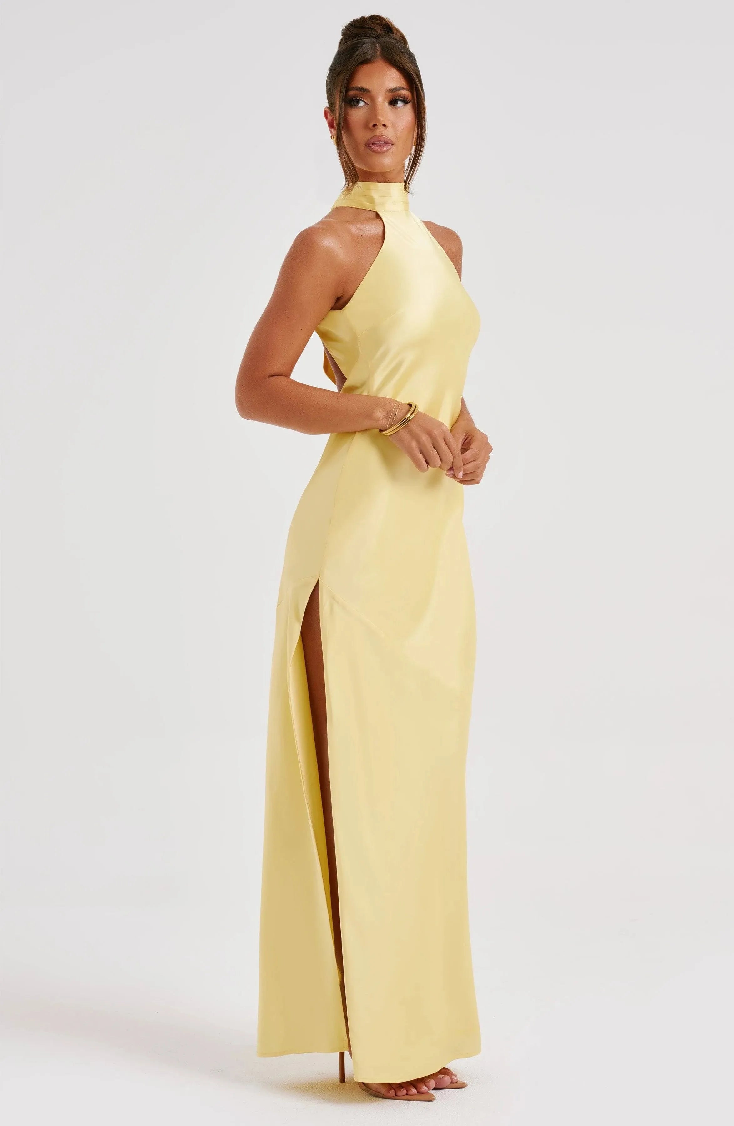 Modern Yellow Saudi Arabia Prom Dresses Mermaid Halter Pleated Backless Evening Dresses Dubai Women Party Gowns