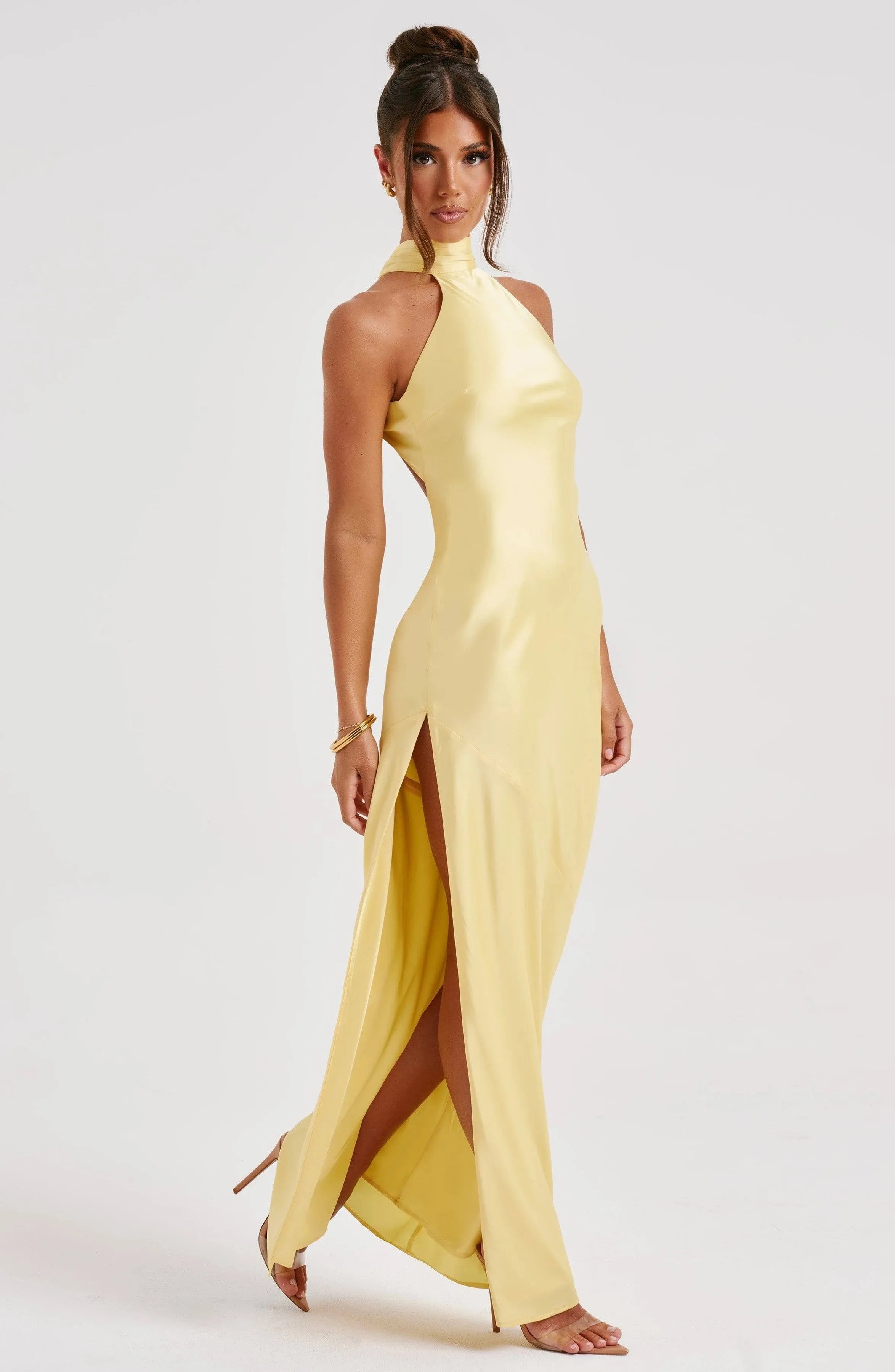 Modern Yellow Saudi Arabia Prom Dresses Mermaid Halter Pleated Backless Evening Dresses Dubai Women Party Gowns