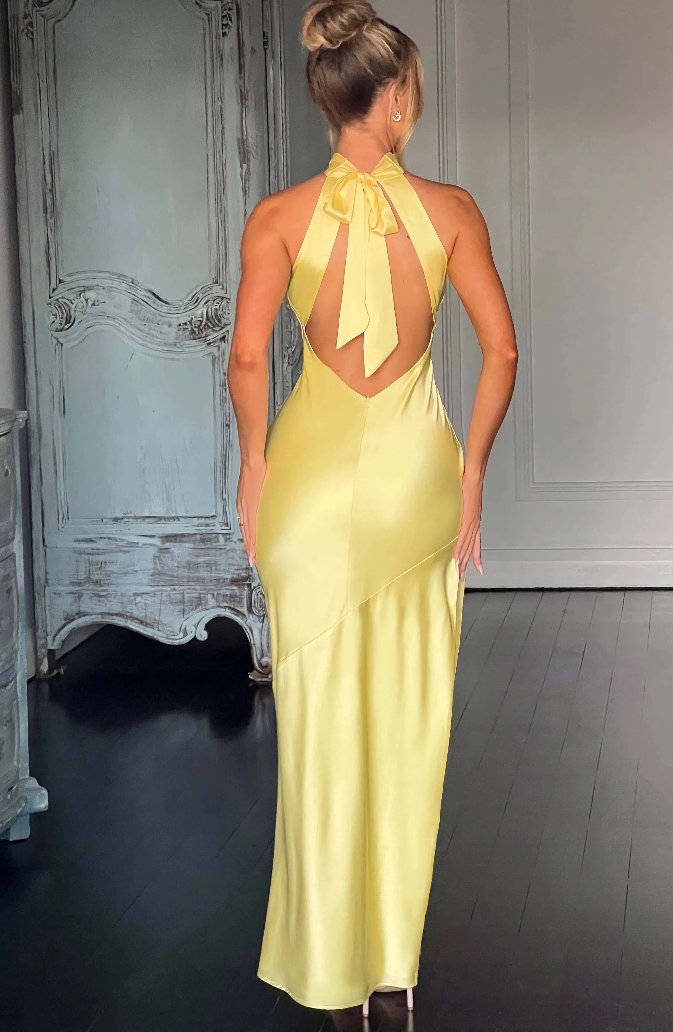 Modern Yellow Saudi Arabia Prom Dresses Mermaid Halter Pleated Backless Evening Dresses Dubai Women Party Gowns