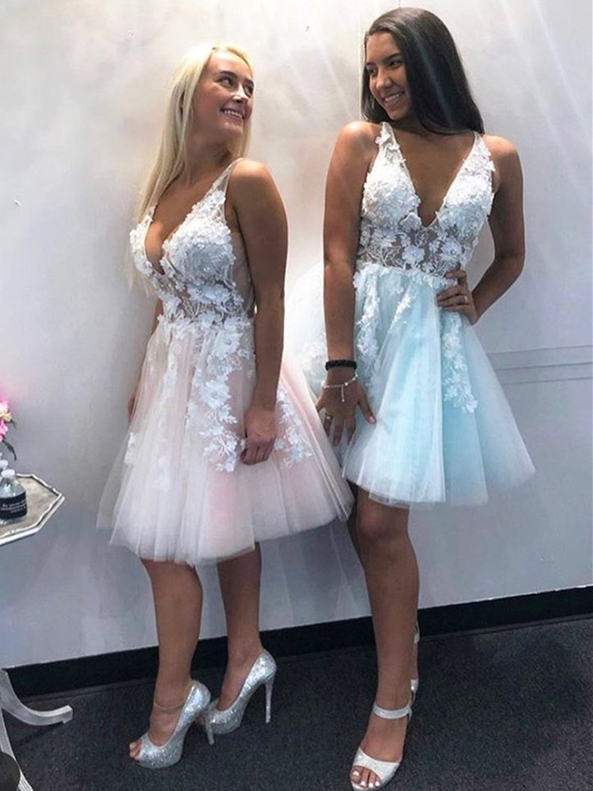 Short A-line V-neck Tulle Lace Backless Prom Homecoming Dresses - VelvetHem