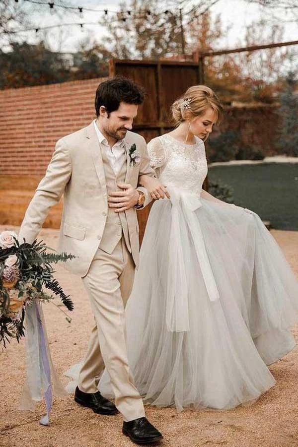 Short Sleeve Lace and Tulle Silver Wedding Dresses with Sash (ZD15349)