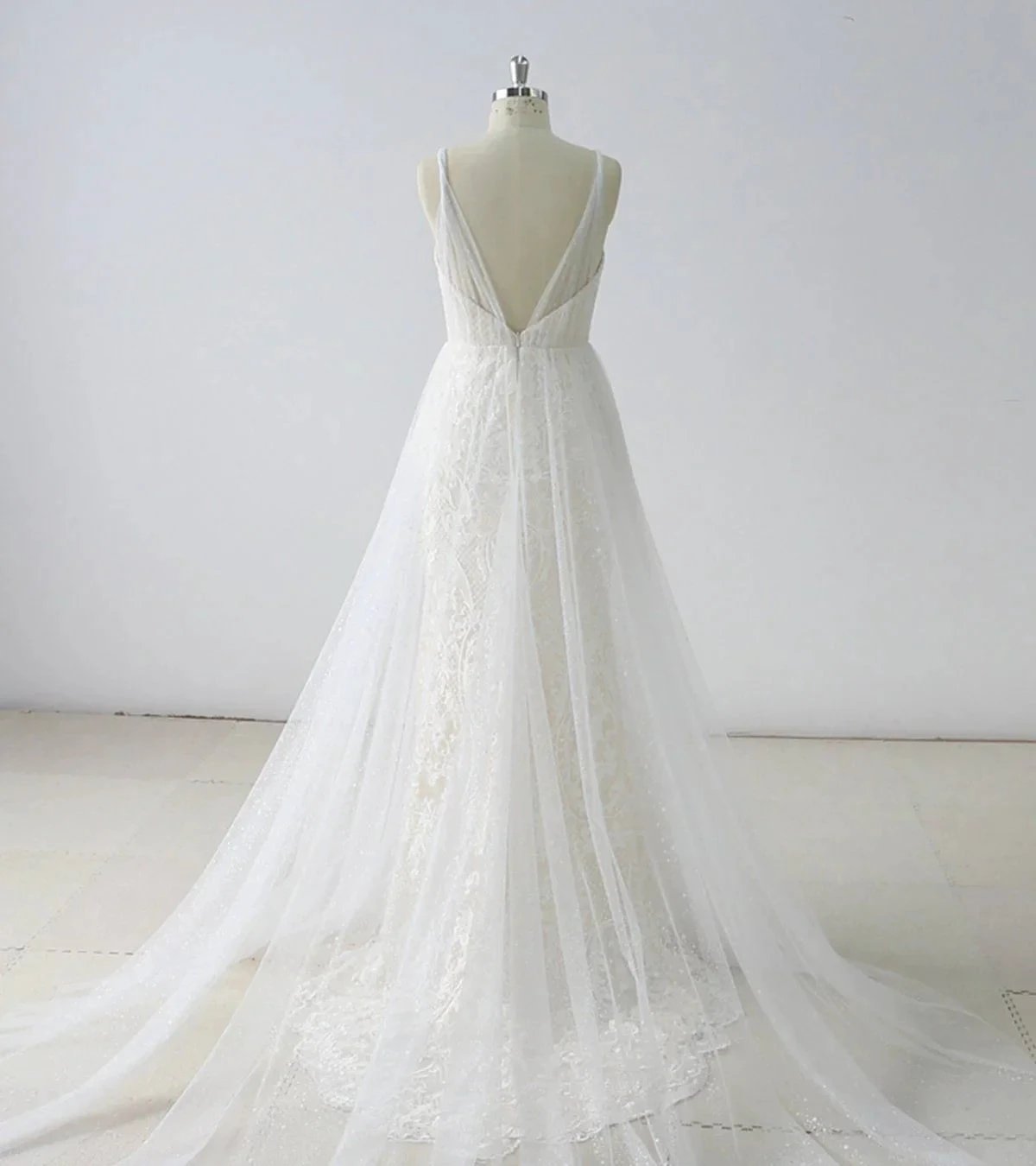 Simple Long A-line V Neck Tulle Wedding Dress (ZD15823)