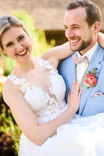 Simple Long White A-line V-neck Sleeveless Tulle Lace Wedding Dress with Slit (ZD16672)