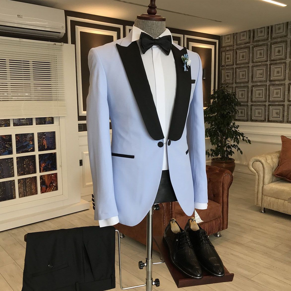 Sky Blue One Button Slim-Fit Men Suits Mixed Black Peaked Lapel
