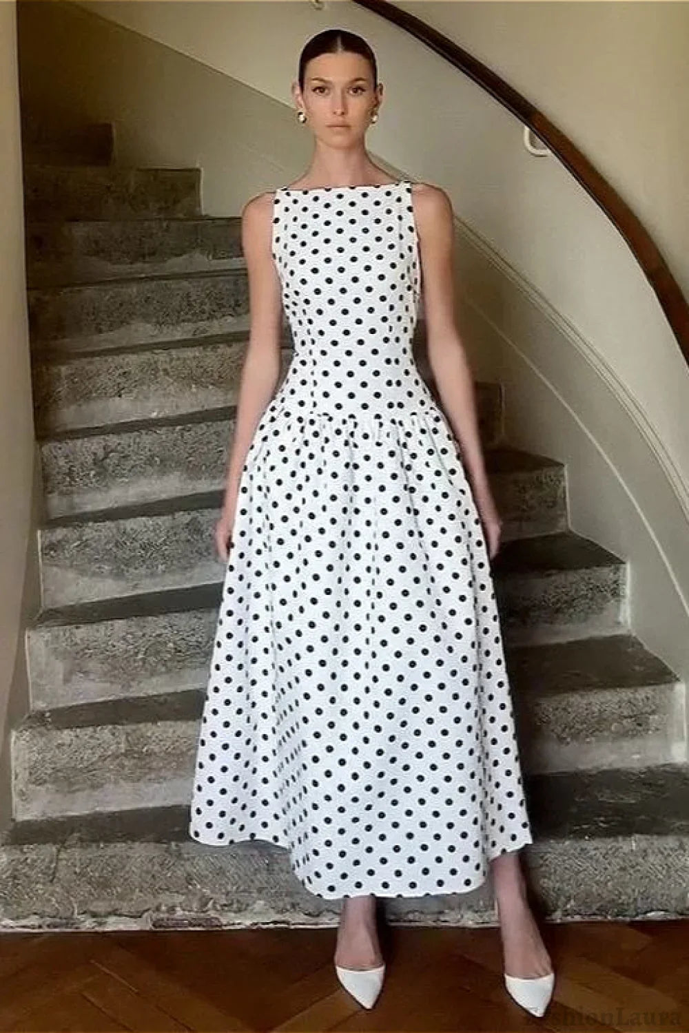 Sleeveless Polka Dot Dress with Relaxed Fit and Boutique Fashion Look