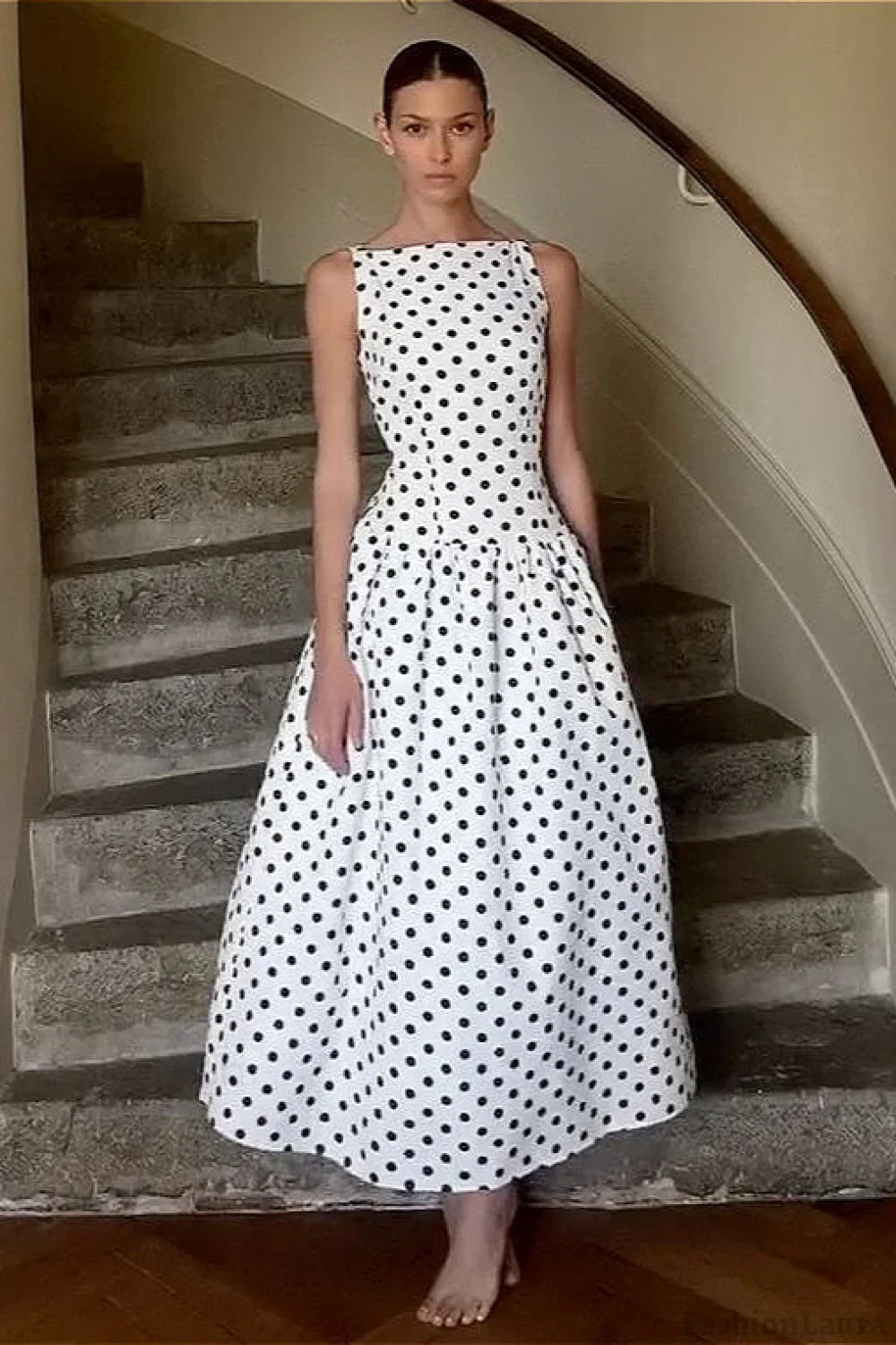 Sleeveless Polka Dot Dress with Relaxed Fit and Boutique Fashion Look
