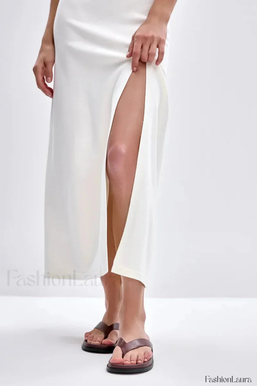 Sleeveless Split Bodycon Dress with Relaxed Fit and Modern Casual Wear