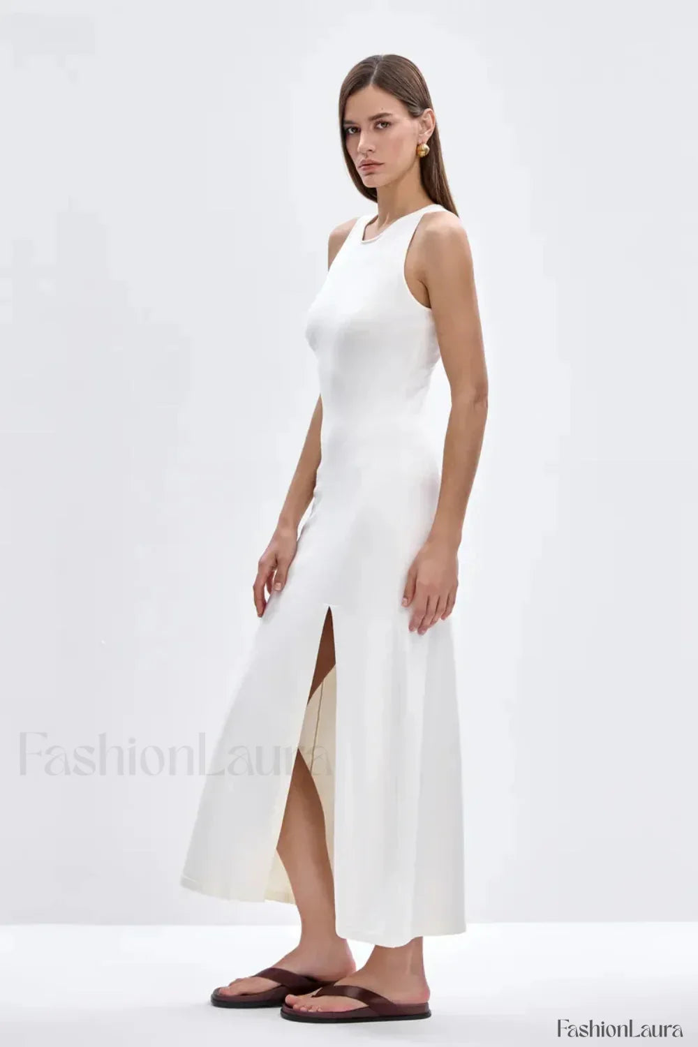 Sleeveless Split Bodycon Dress with Relaxed Fit and Modern Casual Wear