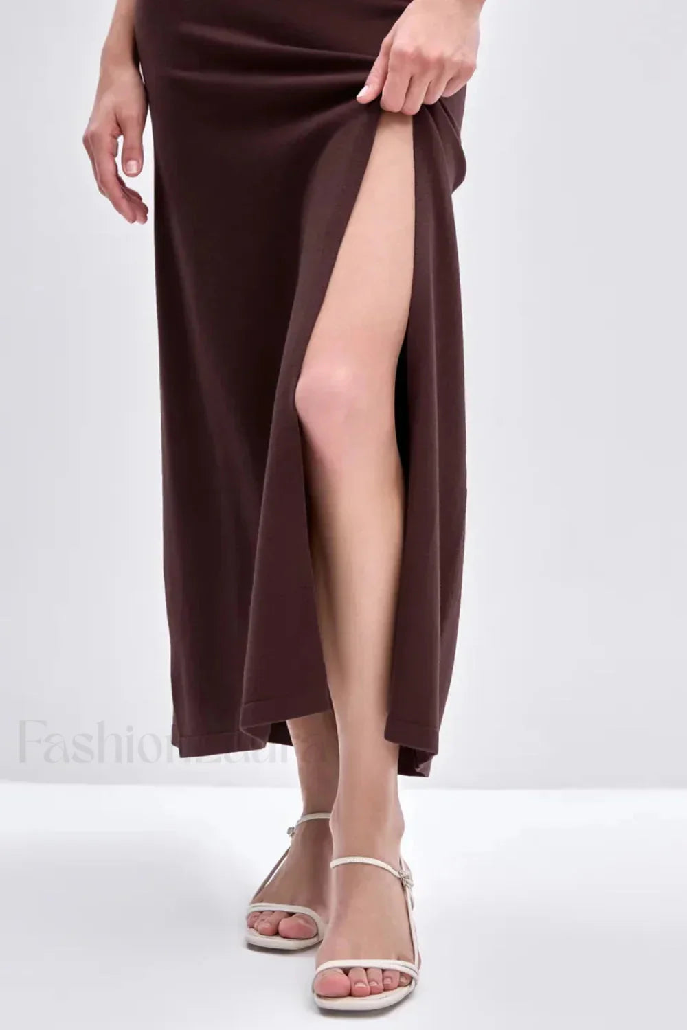 Sleeveless Split Bodycon Dress with Relaxed Fit and Modern Casual Wear
