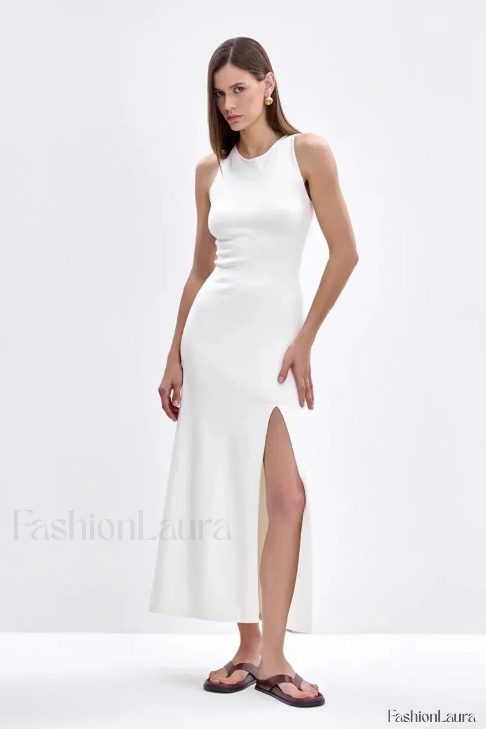 Sleeveless Split Bodycon Dress with Relaxed Fit and Modern Casual Wear