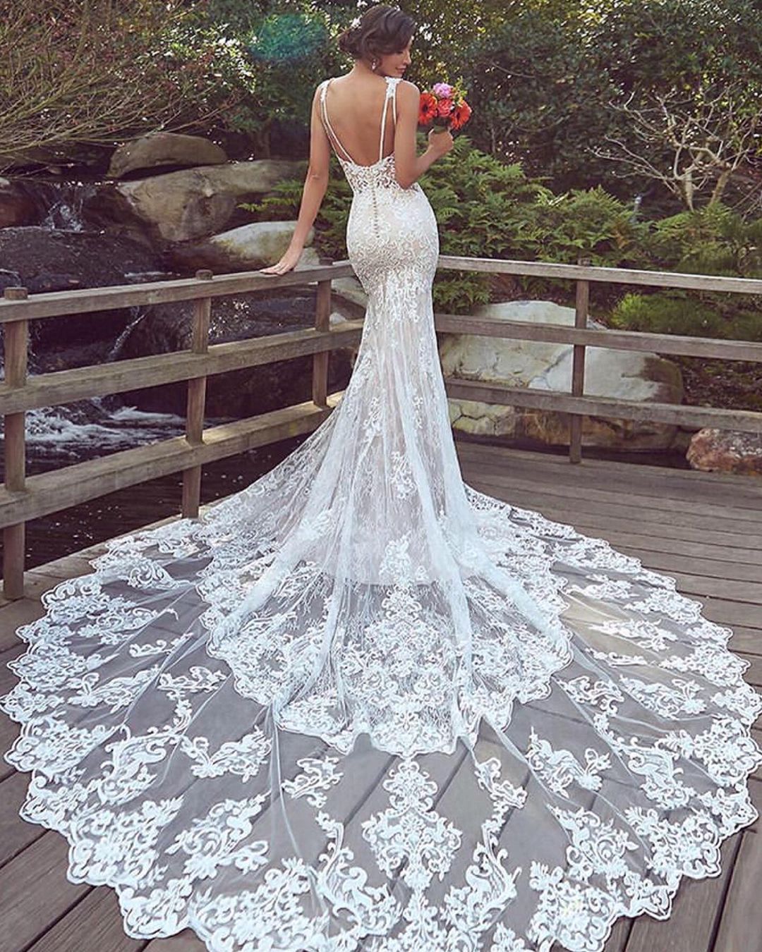 Spaghetti-Straps Lace Wedding Dress Mermaid Bridal Gowns Sleeveless (ZD17524)