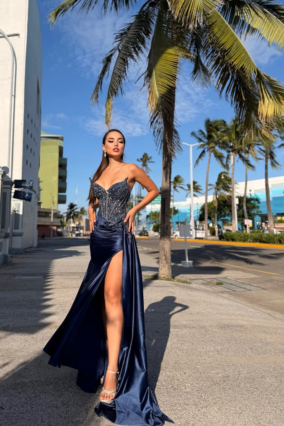 Sparkling Dark Navy V-Neck Strapless Sleeveless Satin Prom Dresses High Split Beads With Ruffles