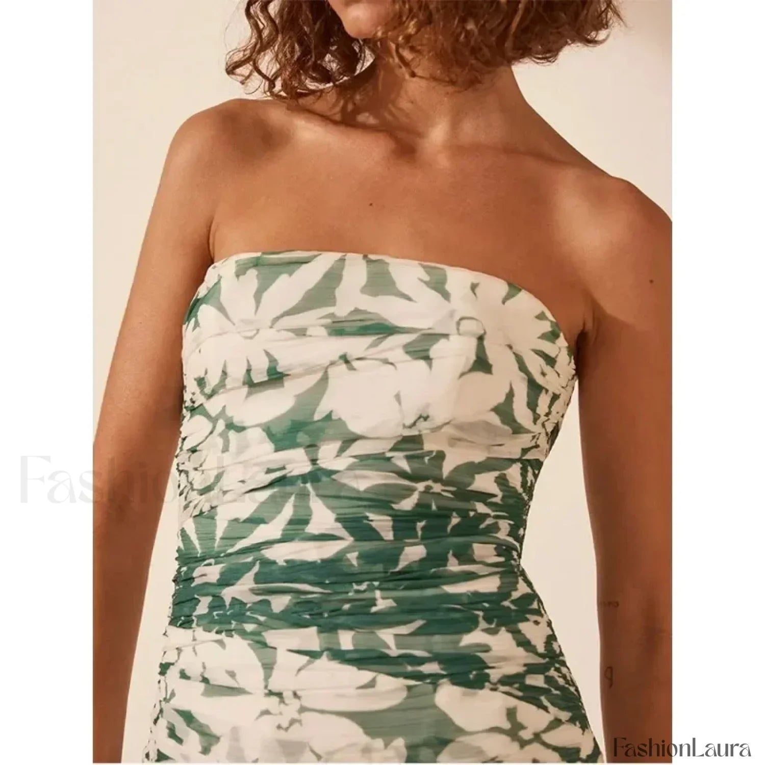 Strapless Pleated Chiffon Dress with Relaxed Fit and Streetwear Style