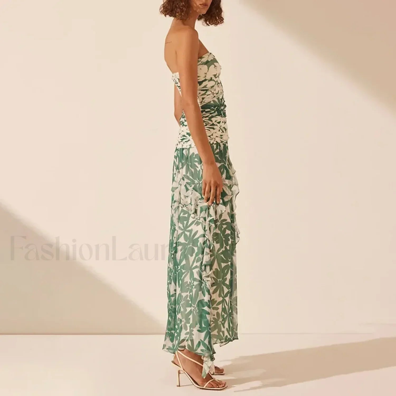 Strapless Pleated Chiffon Dress with Relaxed Fit and Streetwear Style