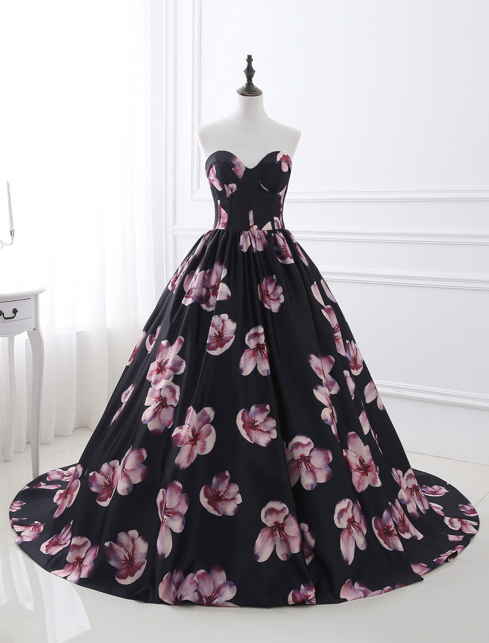 Stunning Floral Pageant Dress Black Sweatheart Strapless Long evening dress Boned Printed Chapel Train Occasion Dress