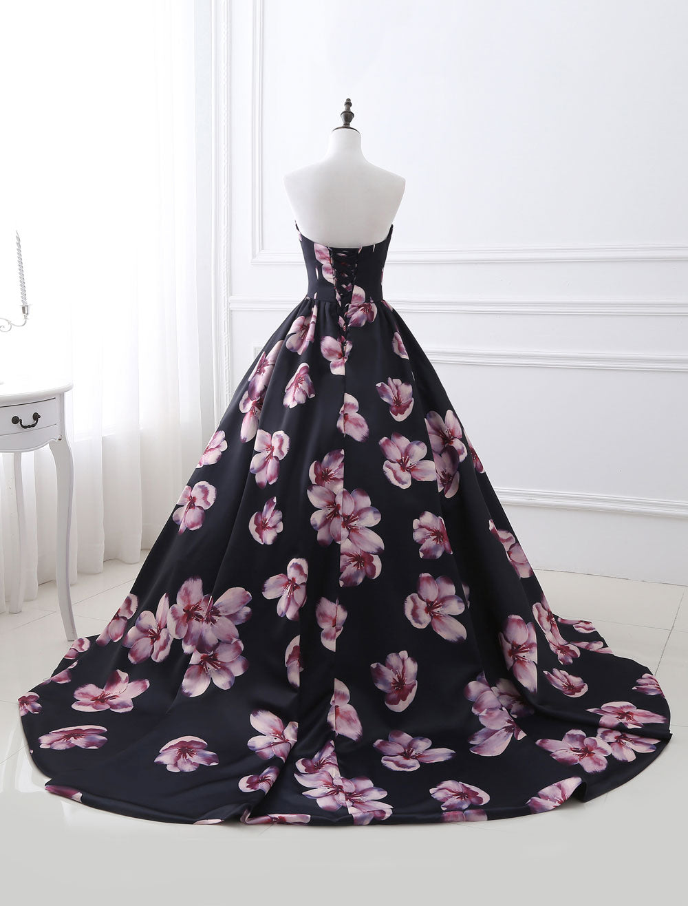 Stunning Floral Pageant Dress Black Sweatheart Strapless Long evening dress Boned Printed Chapel Train Occasion Dress