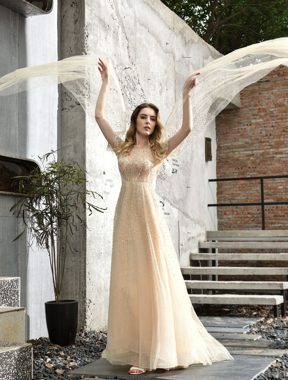 Stunning Wedding Dresses A-Line Sweep Short Sleeves Beaded Jewel Neck Tulle Bridal Dresses