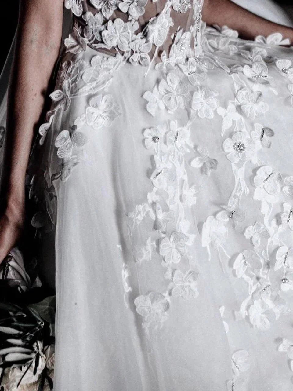 Sweetheart A-line Wedding Dresses Tulle Appliqued Gowns (ZD15302)