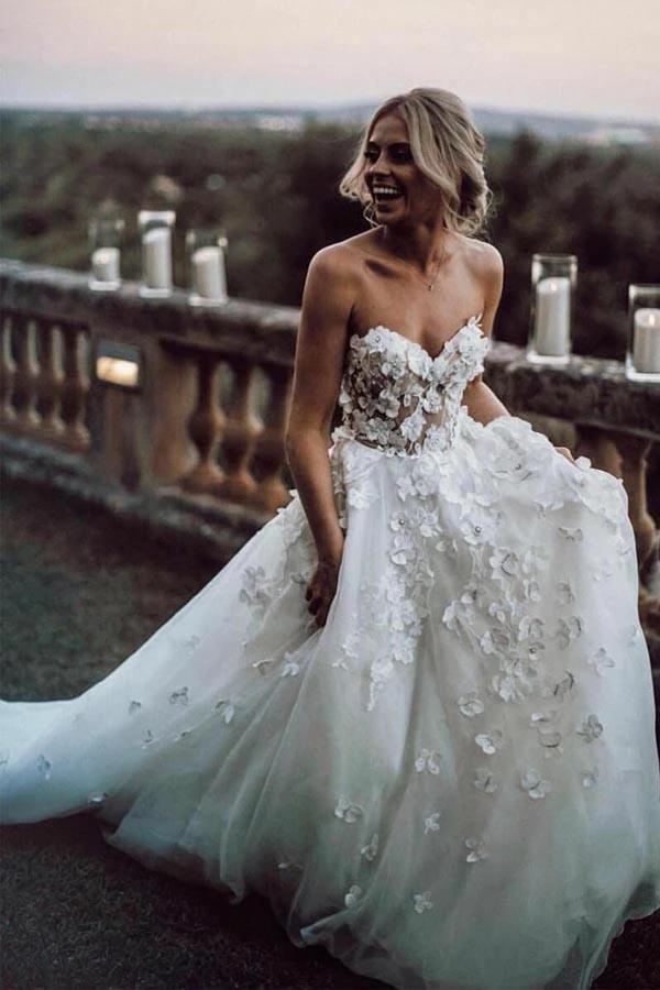 Sweetheart Neck Tulle Wedding Dresses Appliqued Wedding Gowns (ZD15384)