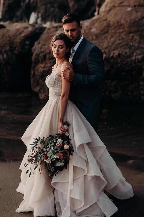 Sweetheart Neck Wedding Dresses Beaded Bodice Wedding Gowns (ZD15289)