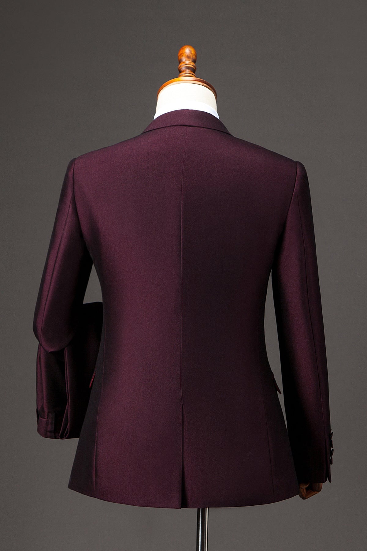 Top-Selling Men’s Business-Casual Groom’s Suit with Single Slit, Flat Collar, and Single-Breasted Closure