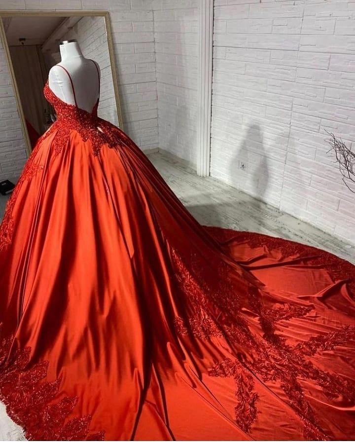 Unique Long Princess Sweetheart Backless Appliques Lace Satin Wedding Dress (ZD15090)