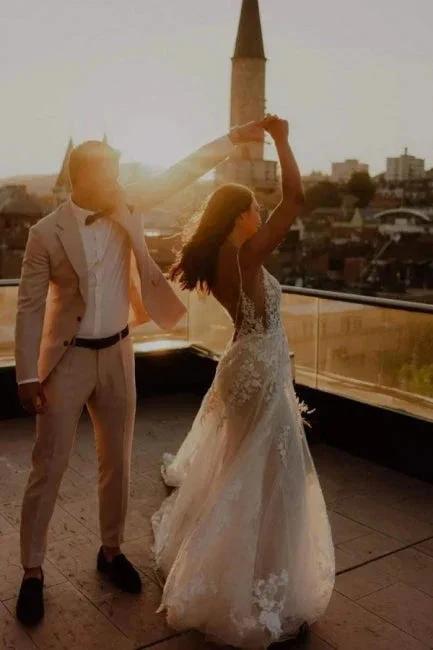 Unique Spaghetti Straps Sleeveless Column Floor-Length Lace Wedding Dresses with Appliques (ZD14656)