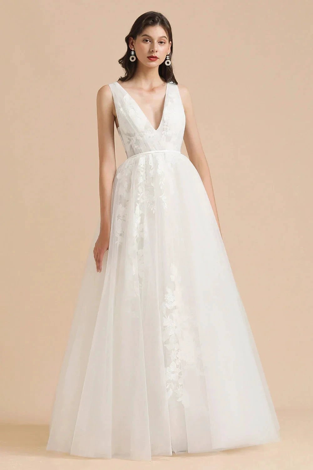V-Neck Tulle Lace Appliques Simple Wedding Dress Garden Wedding Gowns Floor Length (ZD14764)