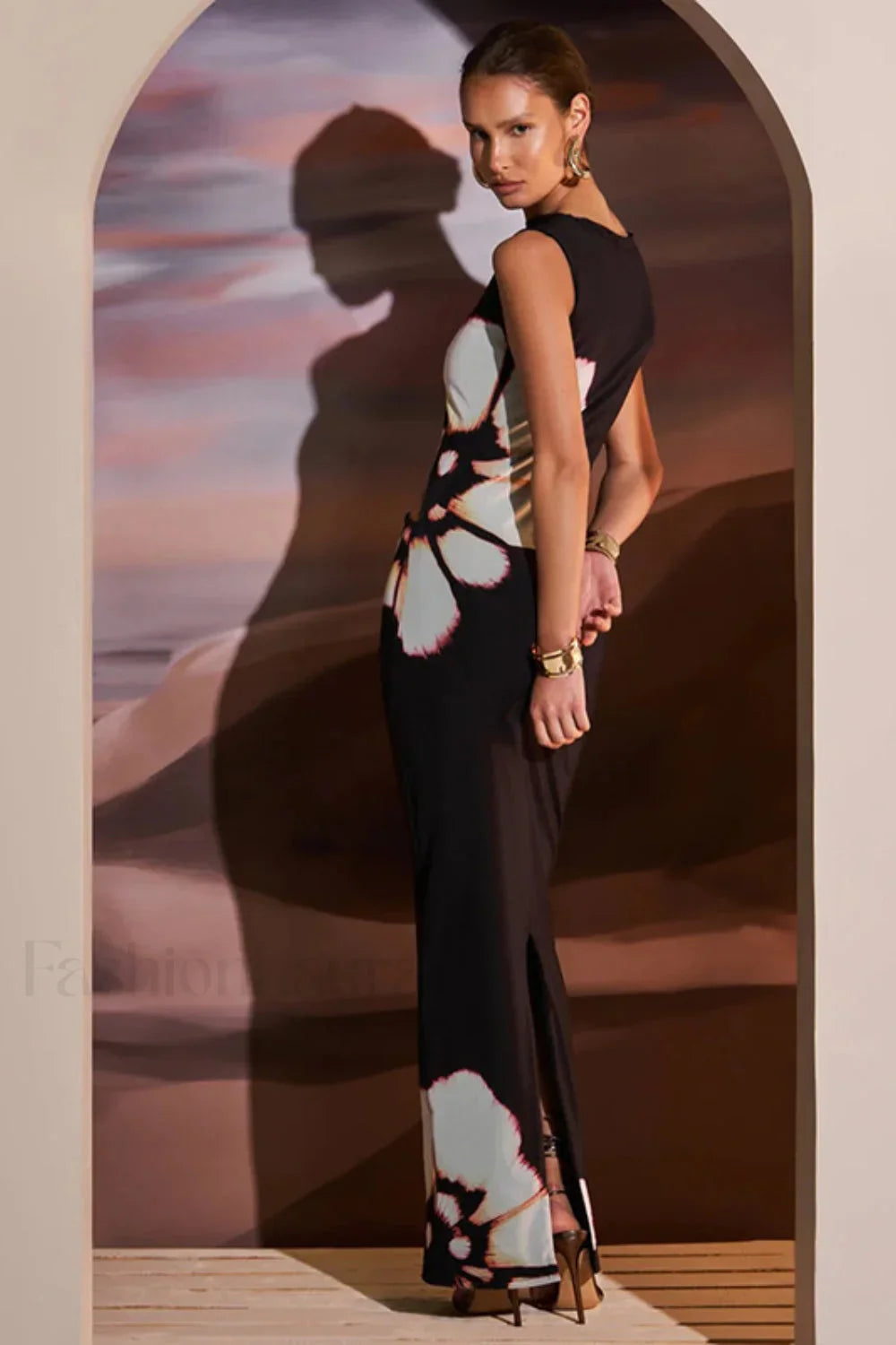 Classic Vintage Floral Sleeveless Dress for Modern Fashion Wear