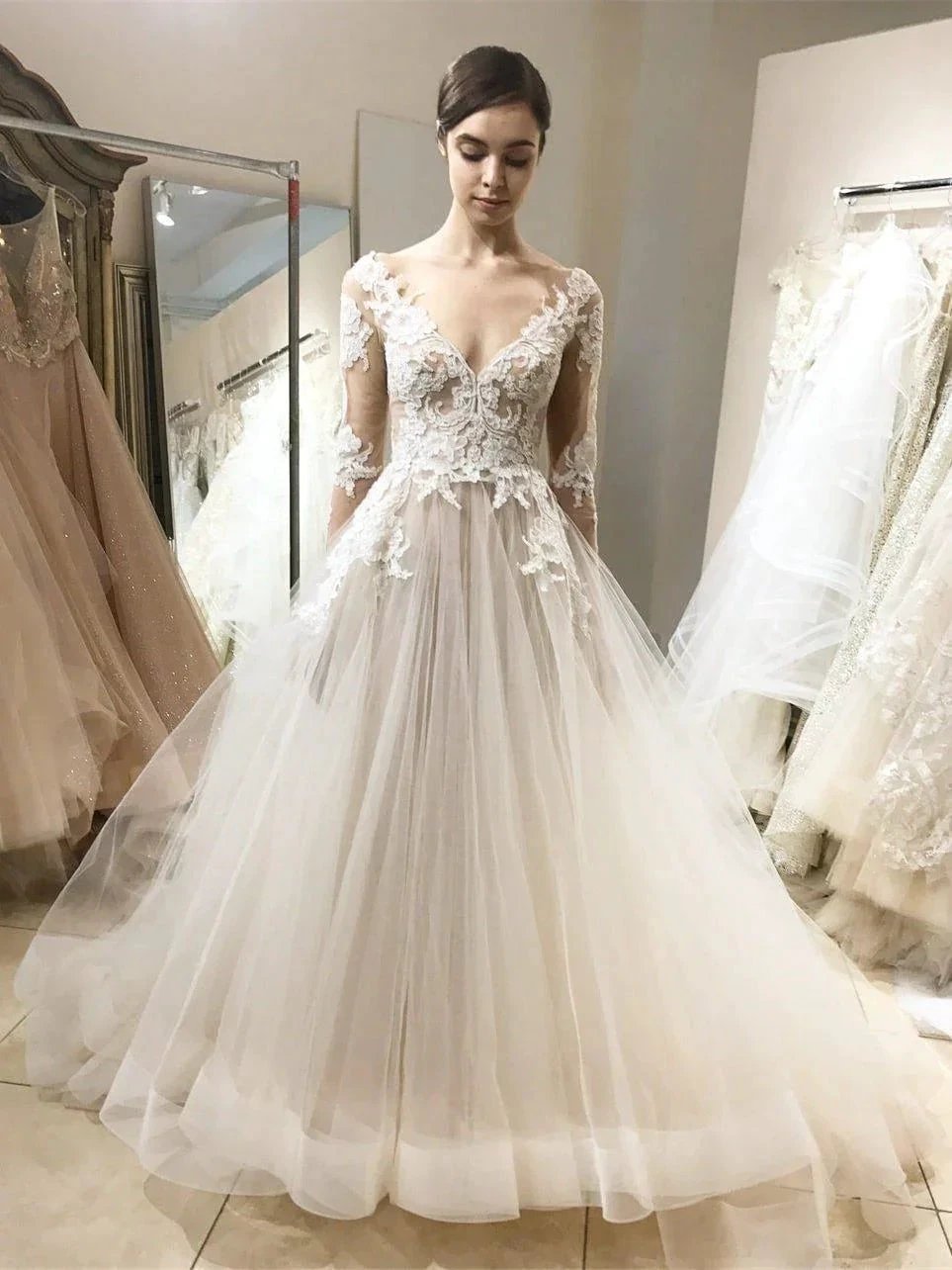 Vintage Lace Wedding Dresses Ball Gown with Long Sleeves (ZD15389)