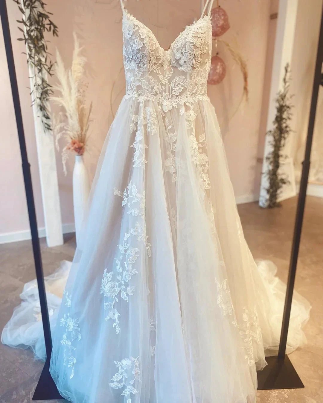 Vintage Long A-Line Spaghetti Straps Appliques Lace Wedding Dress With Train (ZD14316)