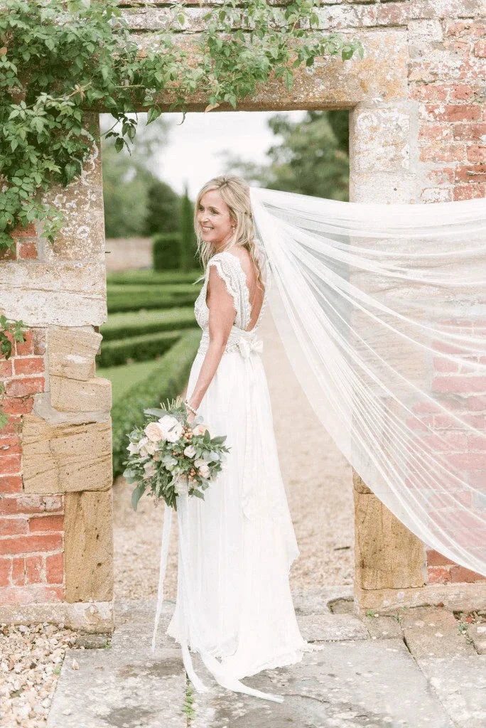 Wedding Dresses Modest Deep V-neck Beach Open Back Bridal Gowns (ZD16253)
