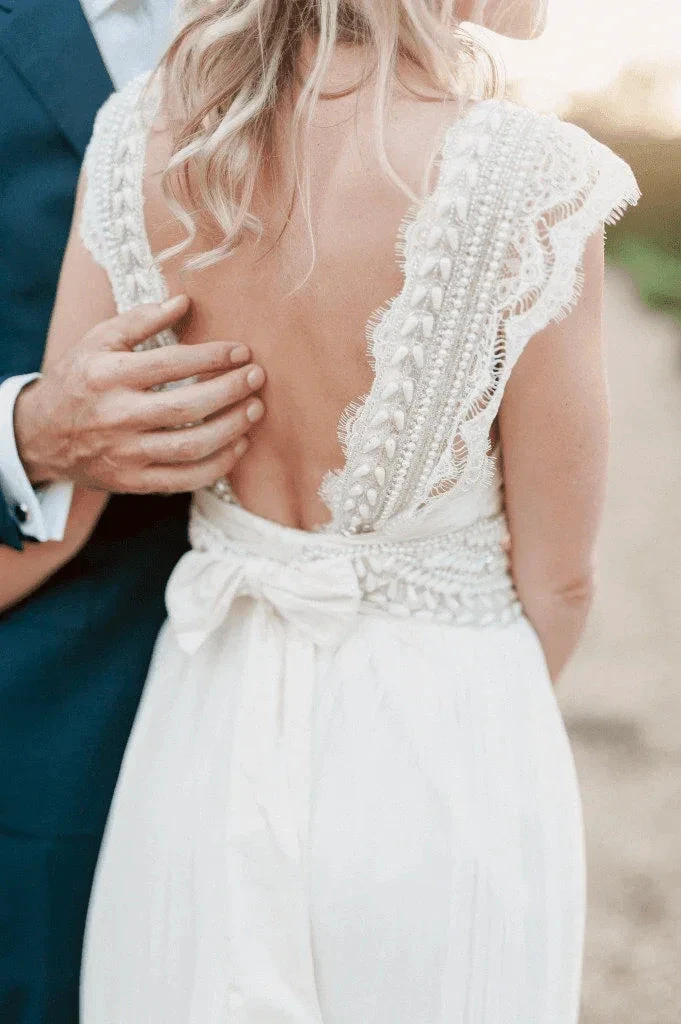 Wedding Dresses Modest Deep V-neck Beach Open Back Bridal Gowns (ZD16253)