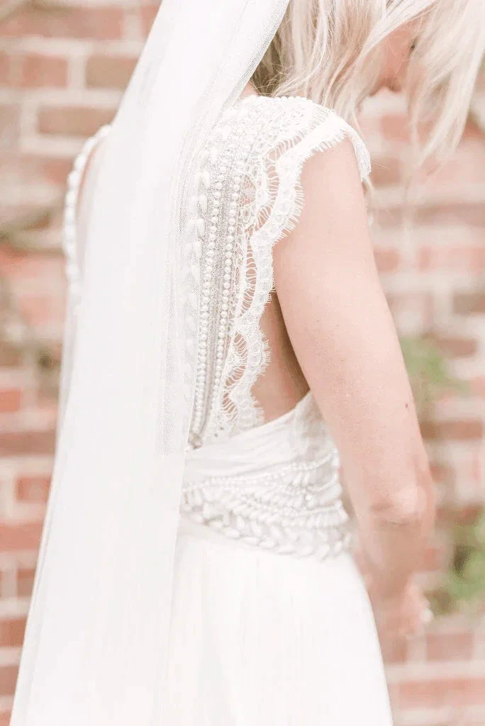 Wedding Dresses Modest Deep V-neck Beach Open Back Bridal Gowns (ZD16253)