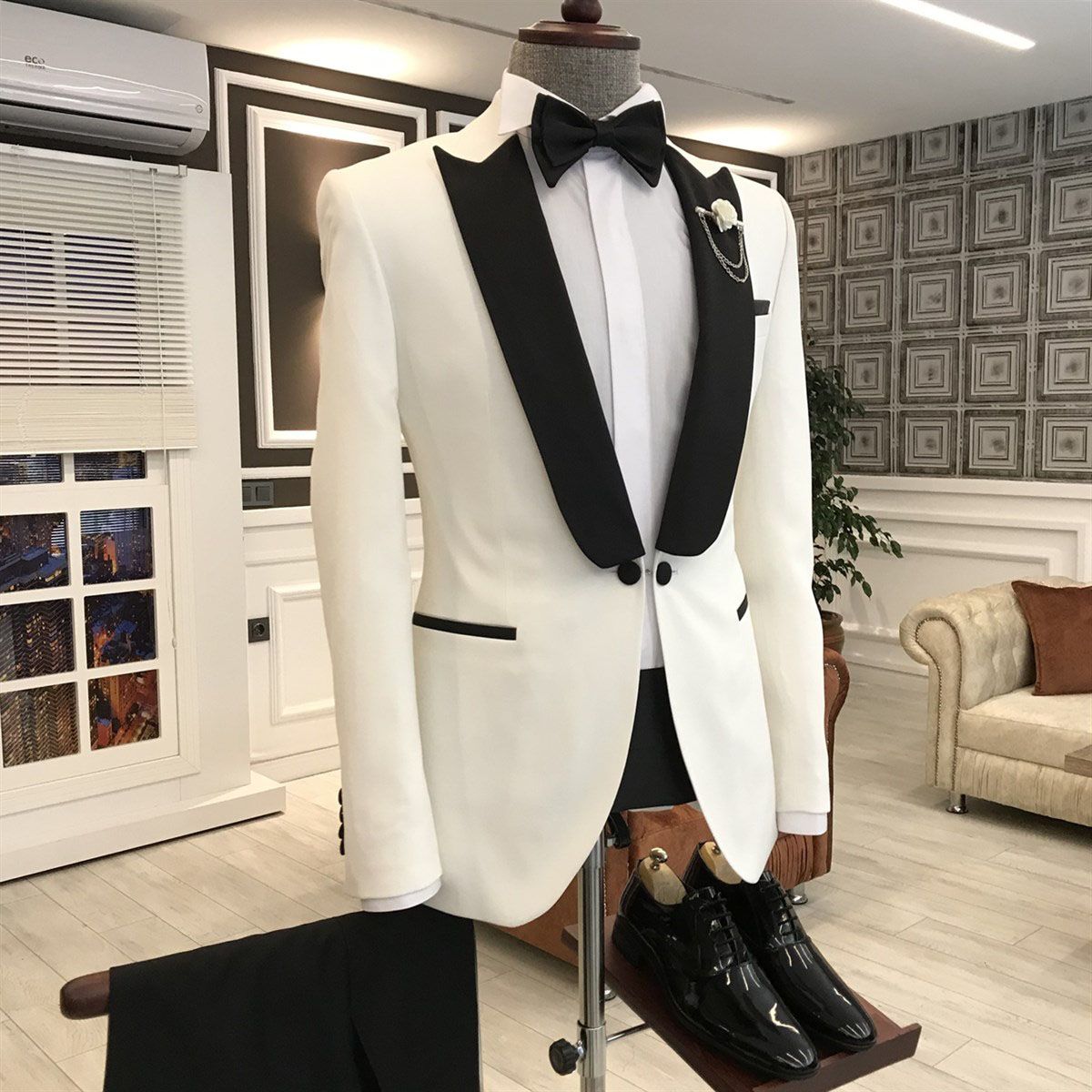 White Mixed Black Peaked Lapel One Button Slim-Fit Prom Men Suit