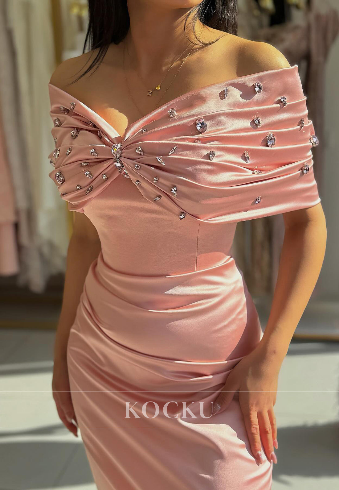 Elegant Strapless Sheath Party Gowns Sleeveless Ruched Satin Formal Dress with Beads