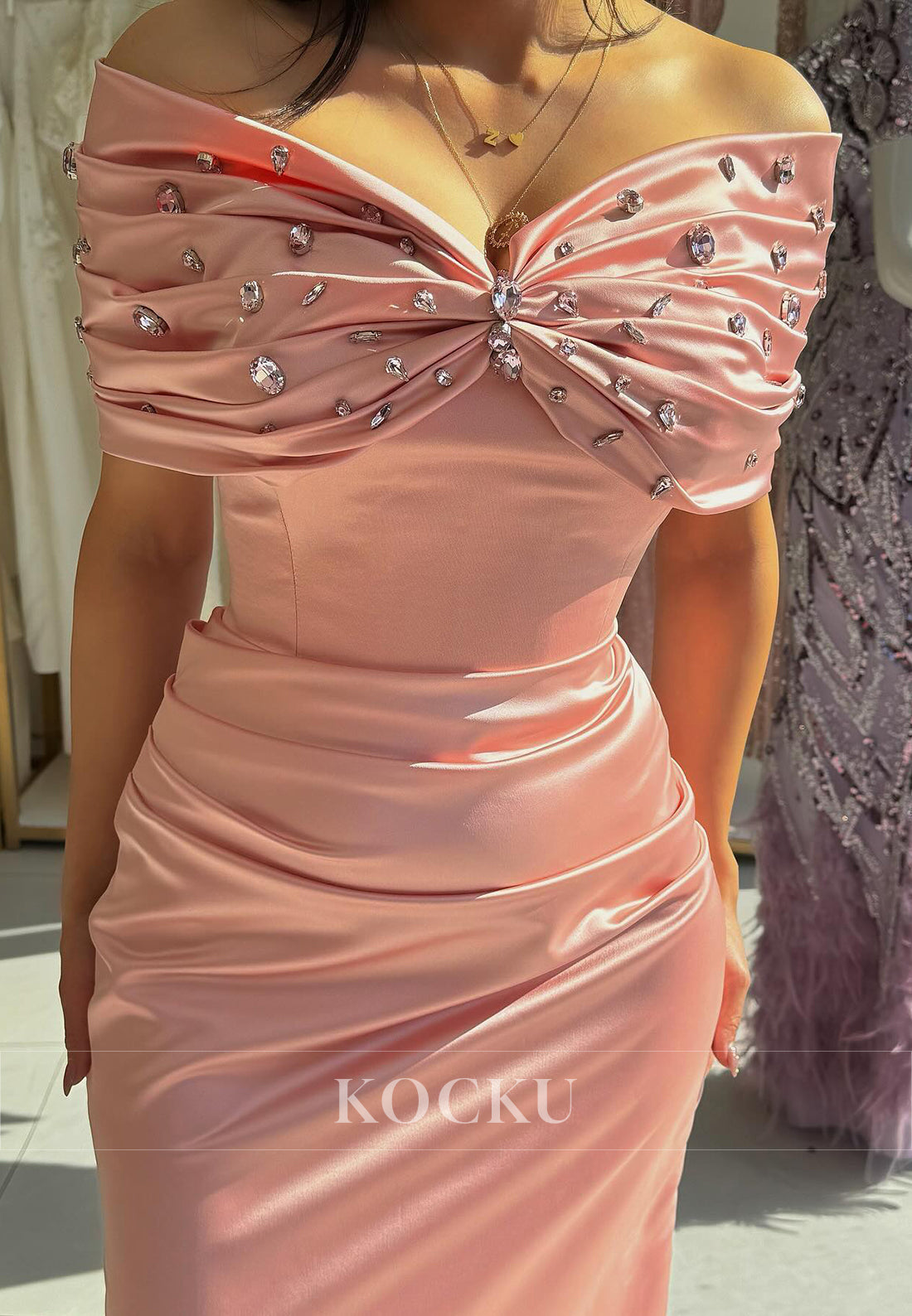 Elegant Strapless Sheath Party Gowns Sleeveless Ruched Satin Formal Dress with Beads
